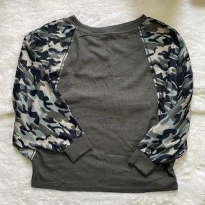NWT Gray Thermal and Camo Dolman Sleeve Top